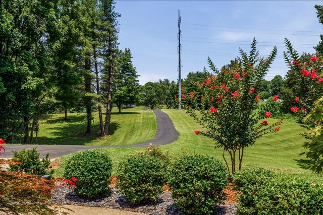 1766 Hunts Ln, Bowling Green, KY 42103