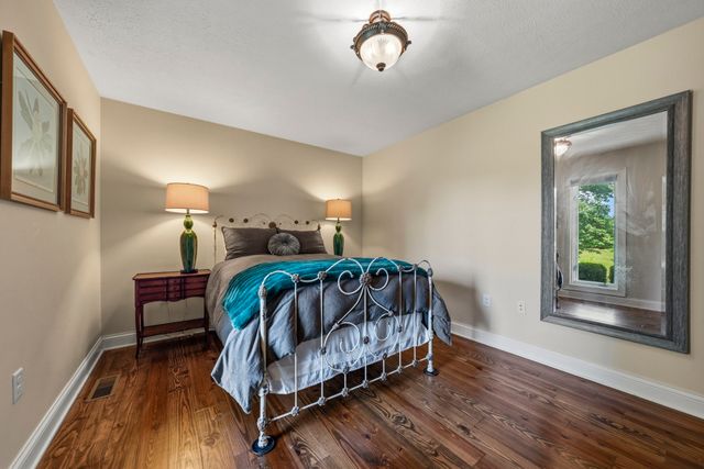 1766 Hunts Ln, Bowling Green, KY 42103
