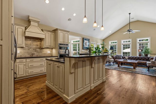 1766 Hunts Ln, Bowling Green, KY 42103