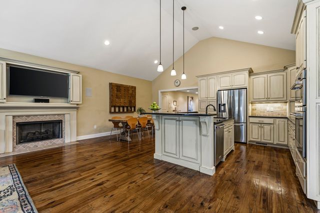 1766 Hunts Ln, Bowling Green, KY 42103