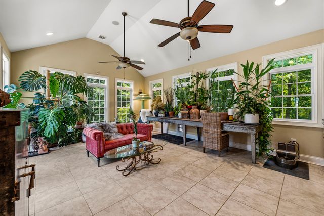 1766 Hunts Ln, Bowling Green, KY 42103