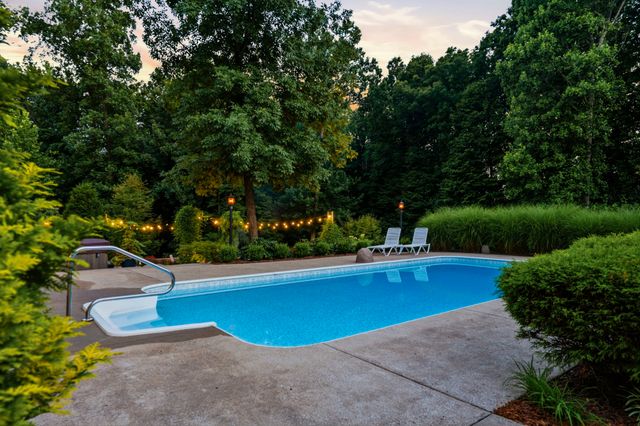 1766 Hunts Ln, Bowling Green, KY 42103