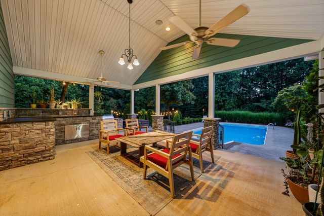 1766 Hunts Ln, Bowling Green, KY 42103