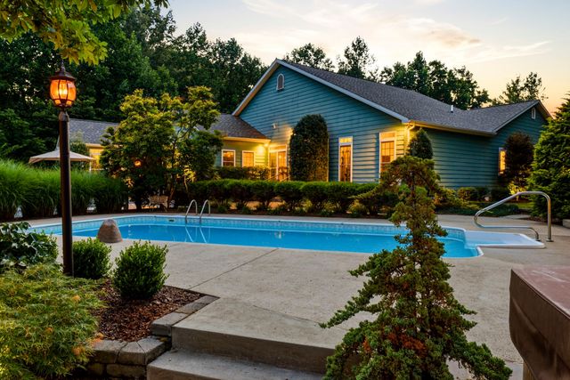 1766 Hunts Ln, Bowling Green, KY 42103