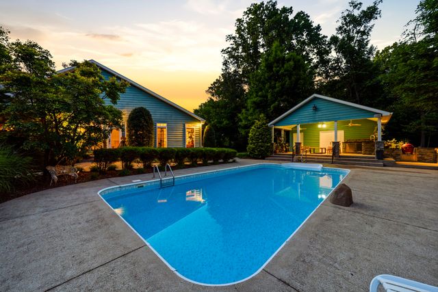 1766 Hunts Ln, Bowling Green, KY 42103