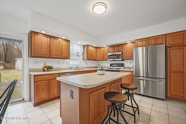 8940 Angola Road, Holland, OH 43528