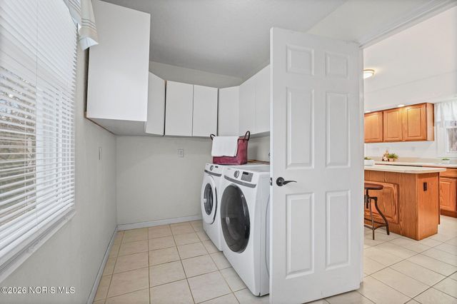 8940 Angola Road, Holland, OH 43528