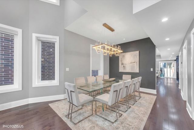 461 W Melrose Street, Chicago, IL 60657