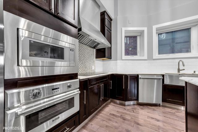 461 W Melrose Street, Chicago, IL 60657