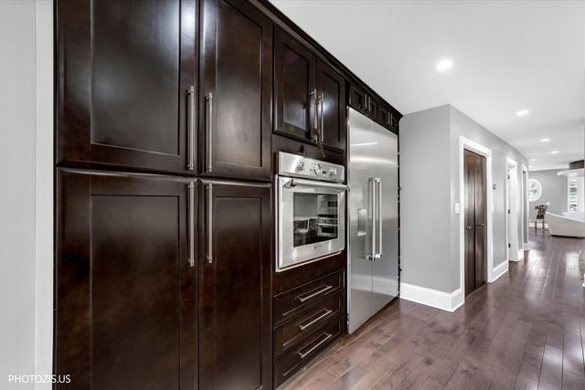 461 W Melrose Street, Chicago, IL 60657