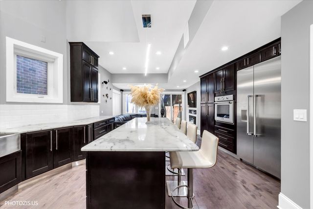 461 W Melrose Street, Chicago, IL 60657