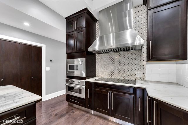 461 W Melrose Street, Chicago, IL 60657