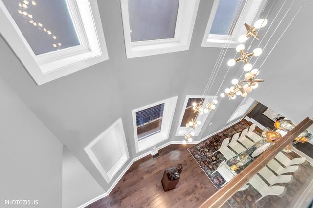 461 W Melrose Street, Chicago, IL 60657