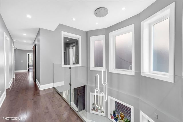 461 W Melrose Street, Chicago, IL 60657