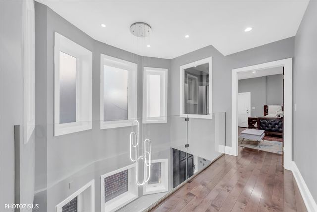 461 W Melrose Street, Chicago, IL 60657