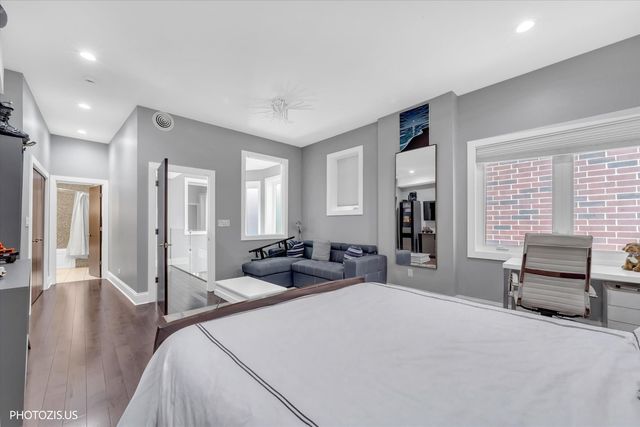 461 W Melrose Street, Chicago, IL 60657