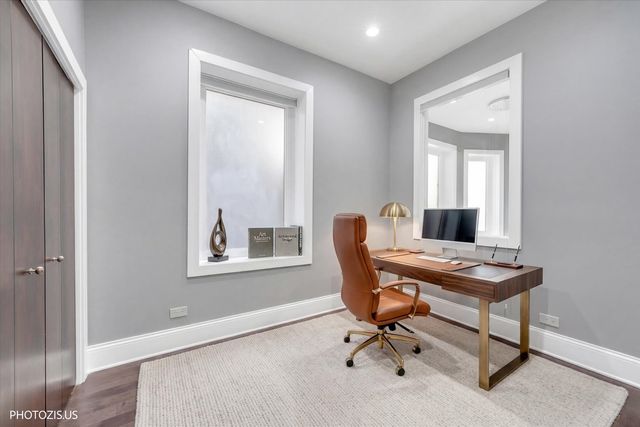 461 W Melrose Street, Chicago, IL 60657