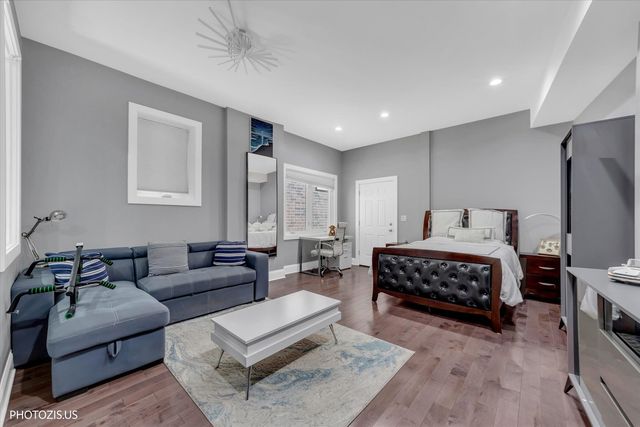 461 W Melrose Street, Chicago, IL 60657