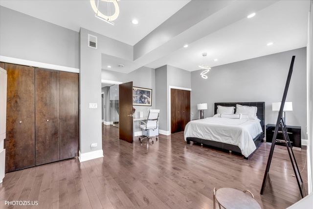 461 W Melrose Street, Chicago, IL 60657