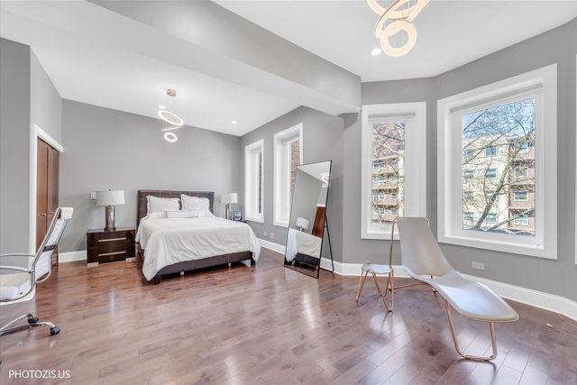 461 W Melrose Street, Chicago, IL 60657