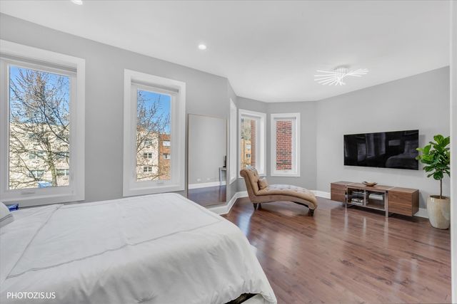 461 W Melrose Street, Chicago, IL 60657