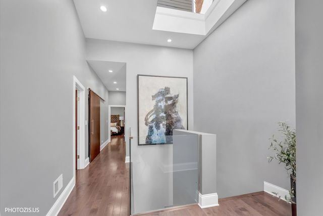 461 W Melrose Street, Chicago, IL 60657