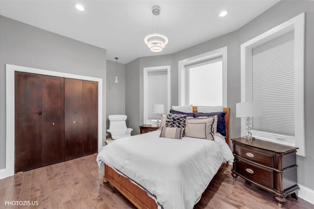 461 W Melrose Street, Chicago, IL 60657