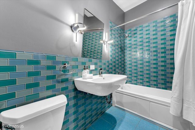 461 W Melrose Street, Chicago, IL 60657