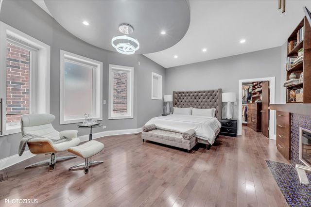 461 W Melrose Street, Chicago, IL 60657