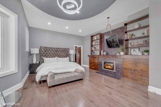 461 W Melrose Street, Chicago, IL 60657