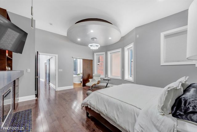 461 W Melrose Street, Chicago, IL 60657