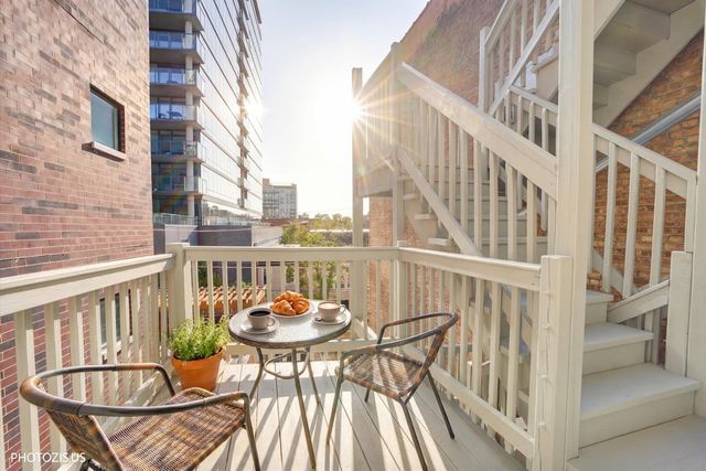 461 W Melrose Street, Chicago, IL 60657