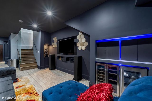 461 W Melrose Street, Chicago, IL 60657