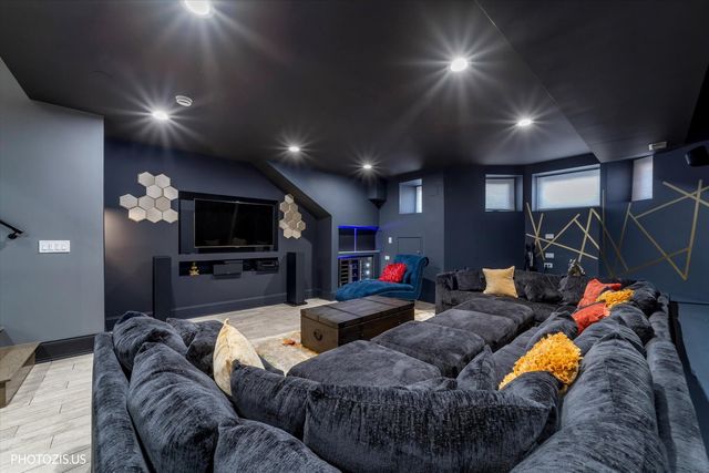 461 W Melrose Street, Chicago, IL 60657