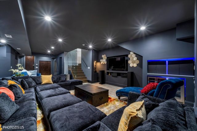 461 W Melrose Street, Chicago, IL 60657