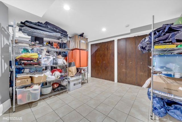 461 W Melrose Street, Chicago, IL 60657