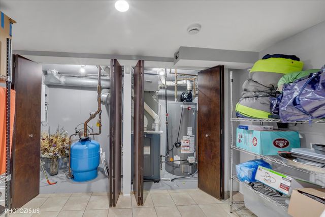 461 W Melrose Street, Chicago, IL 60657