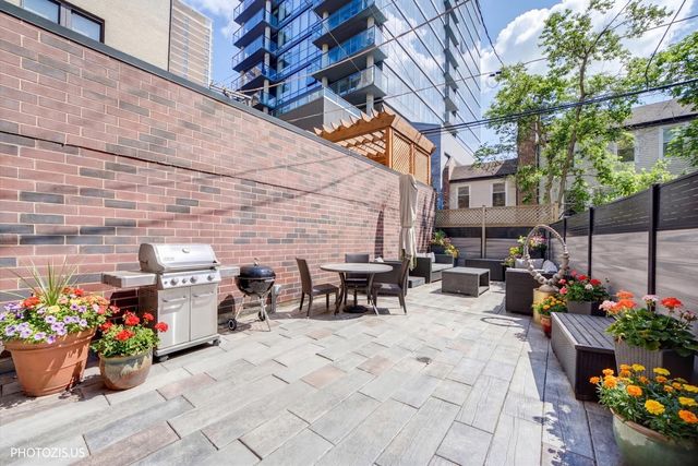 461 W Melrose Street, Chicago, IL 60657