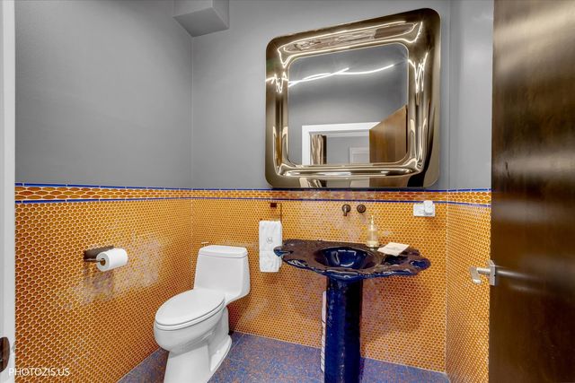 461 W Melrose Street, Chicago, IL 60657