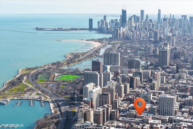 461 W Melrose Street, Chicago, IL 60657