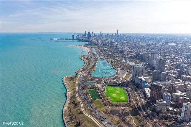 461 W Melrose Street, Chicago, IL 60657