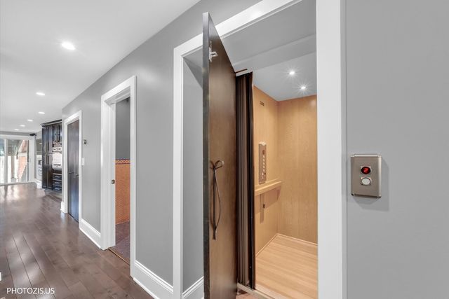 461 W Melrose Street, Chicago, IL 60657