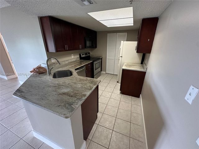5005 Wiles Rd 104, Coconut Creek, FL 33073