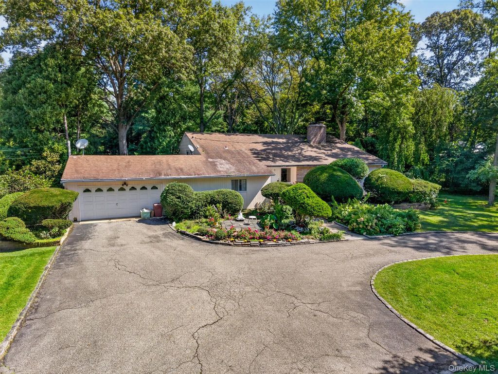 2495 Cedar Swamp Road, Glen Head, NY 11545 — photo 2
