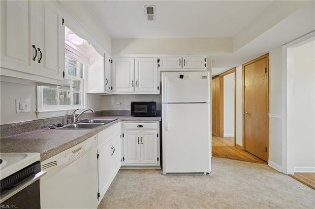 242 Hunts Neck RD, Poquoson, VA 23662