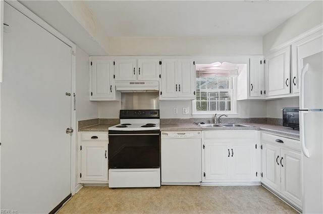 242 Hunts Neck RD, Poquoson, VA 23662
