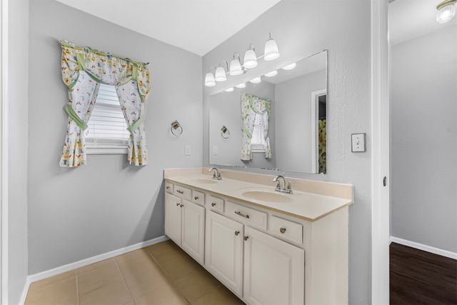 24010 N King Court S, Broken Arrow, OK 74014