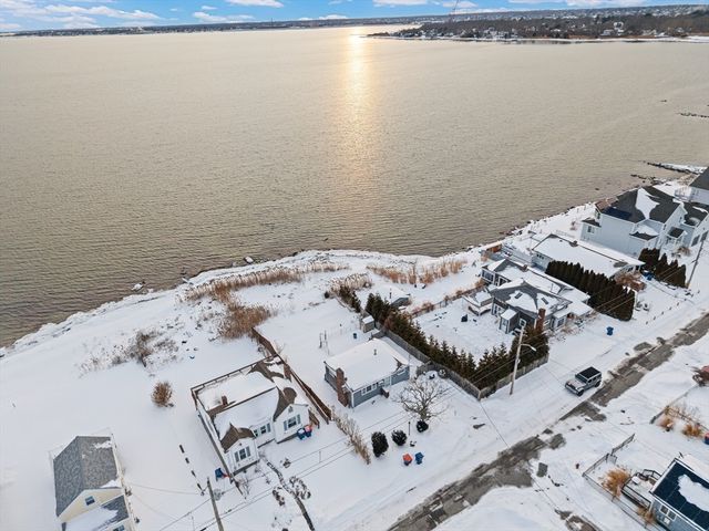 27 Bayview Ave, Fairhaven, MA 02719