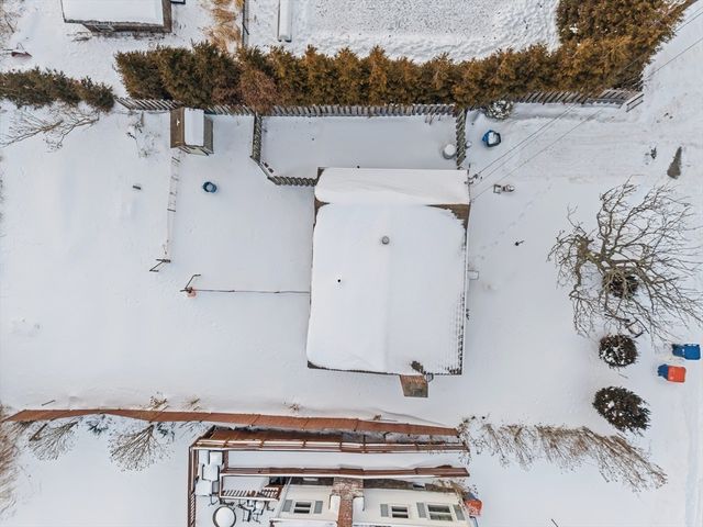 27 Bayview Ave, Fairhaven, MA 02719