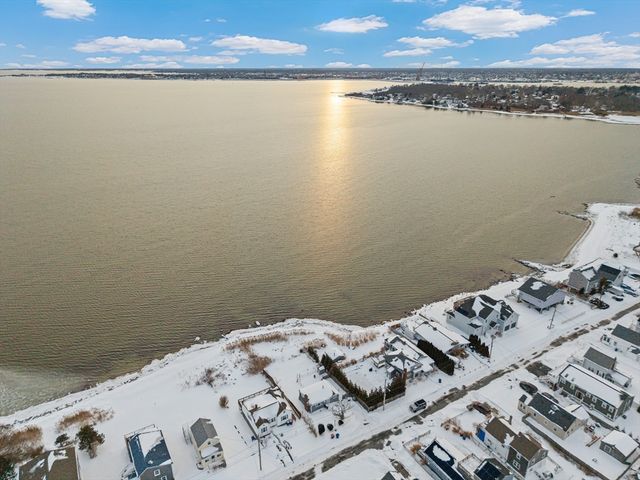 27 Bayview Ave, Fairhaven, MA 02719